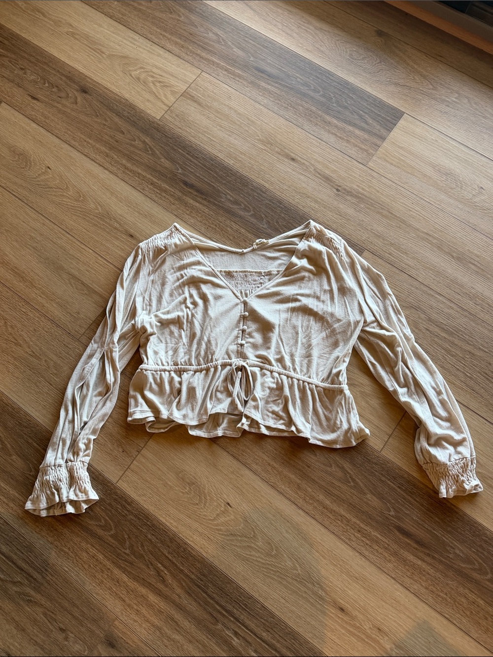 Women's Cream Ruffle-Trim V-Neck Long Sleeve Top